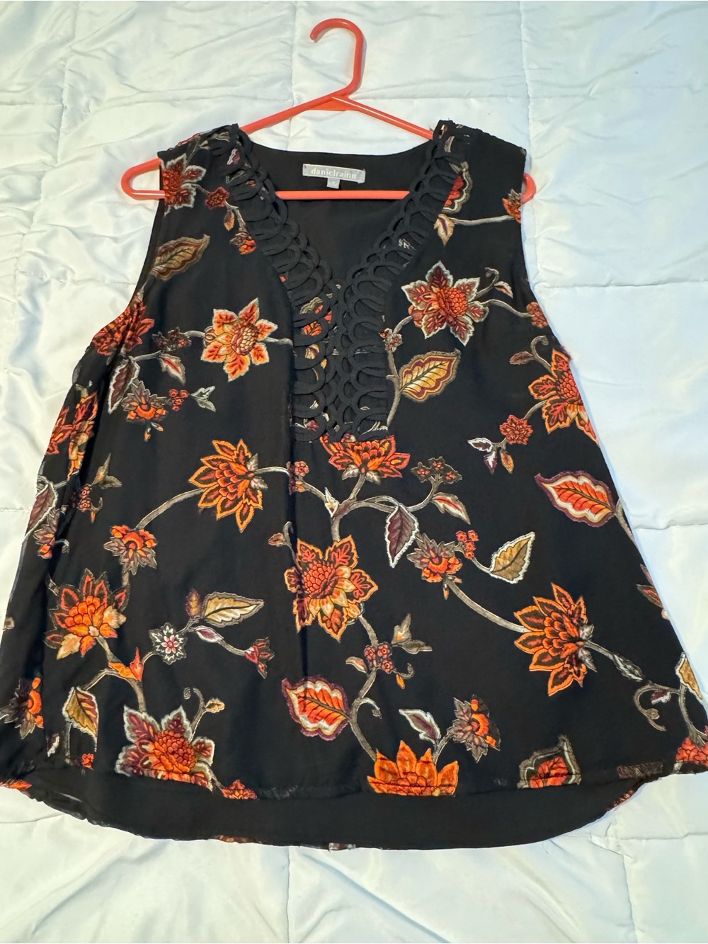 Daniel Rainn Black Floral Crochet V-Neck Sleeveless Camisole